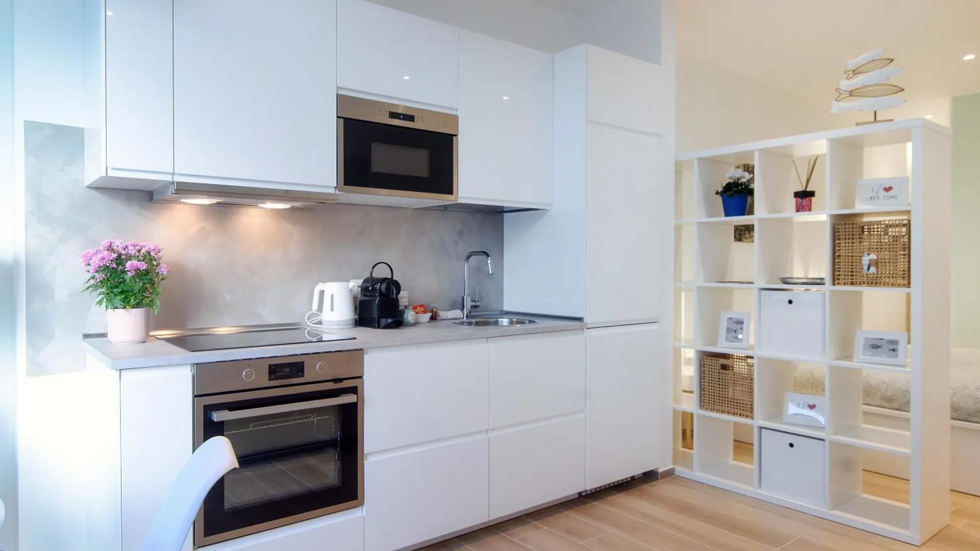 Apartment Hostini Lake Como 2 - Downtown Italy